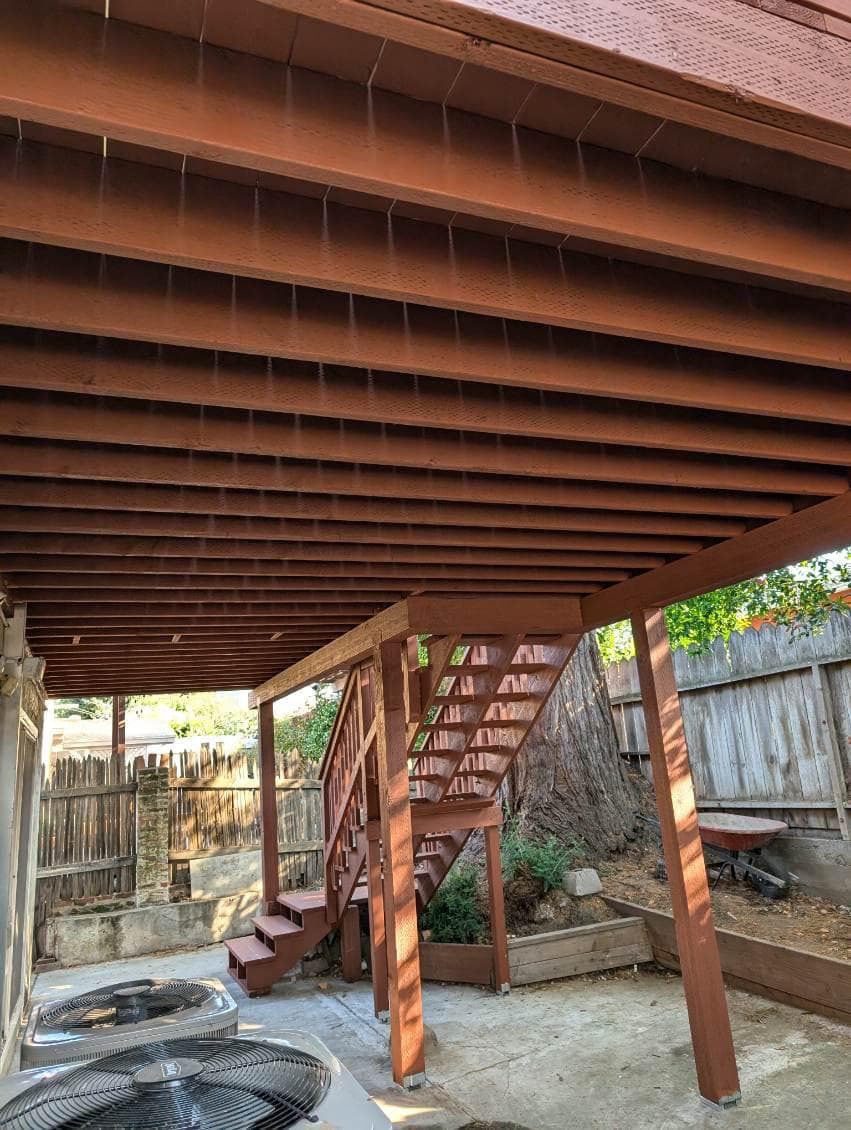 picture of a newly constructed second floor deck with wooden staircase